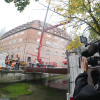 Die nachhaltige Flachsbrücke am Lautenberg in Ulm wird eingehoben.