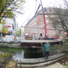 Die nachhaltige Flachsbrücke am Lautenberg in Ulm wird eingehoben.