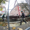 Die nachhaltige Flachsbrücke am Lautenberg in Ulm wird eingehoben.