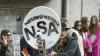 Die NSA steht im Mittelpunkt vieler Verschwörungstheorien. Manch einer kann sich darüber nur amüsieren... Die NSA steht im Mittelpunkt vieler Verschwörungstheorien. Manch einer kann sich darüber nur amüsieren...
