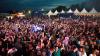Was für eine Party! Mit peitschenden Beats ist am Freitag das Ikarus-Festival in Memmingerberg richtig durchgestartet. Auf den sechs Bühnen heizten die DJs den Besuchern ein, die sich auch von zwei Gewitterschauern nicht vom Tanzen und Feiern abhalten ließen. Wir zeigen Dir die besten Bilder des Ikarus-Freitags von unserem Fotografen Benedikt Siegert.