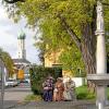 Über 500 Teilnehmer zogen bei der Lechhauser Kirchweih durch den Augsburger Stadtteil ins stimmungsvolle Festzelt. Unser Fotograf war mit dabei.