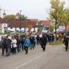 Der Demonstrationszug für den in Aichach wegen Gehorsamsverweigerung inhaftierten Bundeswehrsoldaten auf seinem Weg zur JVA Aichach. 