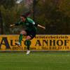 Lara Jaskolka bejubelt ihren Ausgleichstreffer in der 92. Minute. Johanna Grimm und Emma Botschan eilen herbei, um die Torschützin zu beglückwünschen.