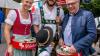Hoher Besuch! Am Samstag eröffnete Horst Seehofer die Allgäuer Festwoche in Kempten. Die schönsten Fotos der Feier und der Messe siehst Du hier.