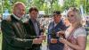 Hoher Besuch! Am Samstag eröffnete Horst Seehofer die Allgäuer Festwoche in Kempten. Die schönsten Fotos der Feier und der Messe siehst Du hier.