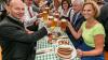 Hoher Besuch! Am Samstag eröffnete Horst Seehofer die Allgäuer Festwoche in Kempten. Die schönsten Fotos der Feier und der Messe siehst Du hier.