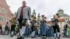 Hoher Besuch! Am Samstag eröffnete Horst Seehofer die Allgäuer Festwoche in Kempten. Die schönsten Fotos der Feier und der Messe siehst Du hier.