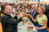 Da sagen wir doch mal: Prost! Horst Seehofer hat am Samstag mit Ehefrau Karin die Festwoche eröffnet. Mit dabei waren auch Thomas und Ulrike Kiechle, Gerd und Gertie Müller, Thomas Kreuzer und Mechthilde Wittmann. 
