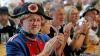 Und nei in den Bach! Über 1.000 Memminger Männer und Burschen sind am Samstag punkt 8 Uhr in den Stadtbach gejuckt. Wir zeigen Dir die Bilder!