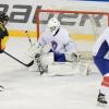 Vor 2.000 Zuschauern bejubelte die deutsche U20-Eishockey-Nationalmannschaft in Füssen den Aufstieg in die A-Division. Unser Fotograf Bene Siegert war mittendrin.