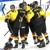 Vor 2.000 Zuschauern bejubelte die deutsche U20-Eishockey-Nationalmannschaft in Füssen den Aufstieg in die A-Division. Unser Fotograf Bene Siegert war mittendrin.