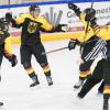 Vor 2.000 Zuschauern bejubelte die deutsche U20-Eishockey-Nationalmannschaft in Füssen den Aufstieg in die A-Division. Unser Fotograf Bene Siegert war mittendrin.