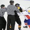 Vor 2.000 Zuschauern bejubelte die deutsche U20-Eishockey-Nationalmannschaft in Füssen den Aufstieg in die A-Division. Unser Fotograf Bene Siegert war mittendrin.
