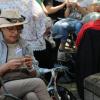 Am weltweiten Tag des Strickens kamen in Memmingen 189 Menschen zusammen, um gemeinsam am neuen deutschlandweiten Rekord zu stricken. Sieh hier die Bilder in unserer Galerie.