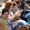 Am weltweiten Tag des Strickens kamen in Memmingen 189 Menschen zusammen, um gemeinsam am neuen deutschlandweiten Rekord zu stricken. Sieh hier die Bilder in unserer Galerie.