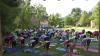 Wow! Rund 120 Yoga-Begeisterte kamen in Memmingen zum Auftakt des AZ-Yogasommers mit Trainerin Nadja Ehlert.