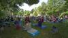 Wow! Rund 120 Yoga-Begeisterte kamen in Memmingen zum Auftakt des AZ-Yogasommers mit Trainerin Nadja Ehlert.