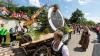 Blauer Himmel zum Höhepunkt: 82 Gruppen zogen am Sonntag zum Ausklang des Bezirkmusikfests 2019 durch Schrattenbach. Hier gibt's alle Fotos!