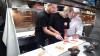 Christoph Frank und Daniela Heinzelmann versuchten sich in der großen Küchen eines Restaurants in Tokio als Sushi-Köche.