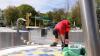 Damit sich die Besucher auch in der Saison 2021 im Buchloer Freibad wohlfühlen und abkühlen können, sind wochenlange Vorbereitungen nötig.