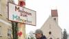 In Egg an der Günz gibt es 2021 einen "Maibaum zum Mitmachen" - Kinder und Erwachsene können in Eigenregie Wünsche daran festmachen.