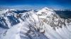 Vom Gipfel der Heubatspitze ist gut zu erkennen, wie viel Schnee in den Hochlagen des Allgäus noch liegt. Markant zu sehen ist auf dieser Aufnahme die Rotspitze.