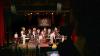 Der Start des Kemptener Jazzfrühlings ist geglückt. Die 19-köpfige Formation „Poly Radiation“ um Sänger Victor Sepulveda Rodriguez liefert vom Stadttheater aus einen energetischen Bigband-Sound für die Fans an den Bildschirmen. In Zeiten von Corona erfolgt die 36. Auflage der Jazzreihe als Live-Stream.
 