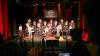 Der Start des Kemptener Jazzfrühlings ist geglückt. Die 19-köpfige Formation „Poly Radiation“ um Sänger Victor Sepulveda Rodriguez liefert vom Stadttheater aus einen energetischen Bigband-Sound für die Fans an den Bildschirmen. In Zeiten von Corona erfolgt die 36. Auflage der Jazzreihe als Live-Stream.
 