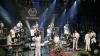 Der Start des Kemptener Jazzfrühlings ist geglückt. Die 19-köpfige Formation „Poly Radiation“ um Sänger Victor Sepulveda Rodriguez liefert vom Stadttheater aus einen energetischen Bigband-Sound für die Fans an den Bildschirmen. In Zeiten von Corona erfolgt die 36. Auflage der Jazzreihe als Live-Stream.
 