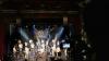 Der Start des Kemptener Jazzfrühlings ist geglückt. Die 19-köpfige Formation „Poly Radiation“ um Sänger Victor Sepulveda Rodriguez liefert vom Stadttheater aus einen energetischen Bigband-Sound für die Fans an den Bildschirmen. In Zeiten von Corona erfolgt die 36. Auflage der Jazzreihe als Live-Stream.
 
