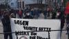 550 Menschen demonstrierten in Memmingen gegen die Corona-Maßnahmen. An einer Gegenkundgebung nahmen etwa 100 Menschen teil.