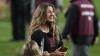 Gisele Bündchen, Ehefrau des Quarterbacks Brady von den Tampa Bay Buccaneers, lächelt nach dem Spiel.