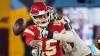 Shaquil Barrett (rechts) von den Tampa Bay Buccaneers gegen Quarterback Patrick Mahomes von den Kansas City Chiefs.