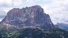 Man muss wirklich einmal dort gewesen sein in den Dolomiten, bei
den Drei Zinnen oder dem Langkofel. Den hat Klara Lippok fotografiert:
„Mit dem Mountainbike von St. Christina im Grödnertal nach
Wolkenstein und hoch nach Dantercepies auf 2300 Meter. Von hier
hatten wir einen wunderbaren Blick auf die Sellagruppe, den Langkofel
mit dem Plattkofel und den Schlern.“