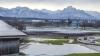Vom befürchteten Hochwasser-Chaos ist am Samstag im Raum Marktoberdorf - trotz erhöhter Pegelstände der Wertach - wenig zu sehen. Unsere Fotografen stießen auf  Schmelzwasser auf Wiesen vor Ruderatshofen, Apfeltrang oder Ebenhofen, eine spürbar erhöhte Strömung am Wertachwehr in Thalhofen sowie auf Surfer an der Wertachbrücke vor Ebenhofen.