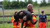 Die Hunde müssen beim Eignungstest zum Suchhund ihre Nervenstärke beweisen.