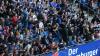 Tausende HSV-Fans fiebern am 1. Juni 2015 in Hamburg in der Imtech Arena vor einer Videoleinwand während des Relegationsspiels gegen den Karlsruher SC. Der HSV schafft den 2:1-Sieg und bleibt in der Bundesliga. 50 Jahre zuvor gelang den Hamburgern in der Bundesliga-Saison 1965/66 einer der höchsten Siege in der Vereinsgeschichte: Mit 8:0 gewannen sie damals gegen den Karlsruher SC.