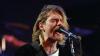 Kurt Cobain wurde im Februar 1967 in Washington geboren. Als Gitarrist und Sänger der Band Nirvana wurde Kurt Cobain weltberühmt. Wegen Drogenproblemen machte Cobain auf Drängen seines Umfelds im Jahr 1994 einen Entzug. Er floh aus der Einrichtung und tauchte unter. Er starb am 5. April 1994 an einem Kopfschuss. Er hinterließ einen Abschiedsbrief.