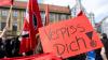 400 Menschen ziehen mit Plakaten und Fahnen durch die Stadt Memmingen und demonstrieren gegen einen Auftritt von AfD-Mann Björn Höcke in der Stadthalle.