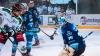Torwart Dominik Hattler gab beim Heimspiel des EV Lindau alles gegen die Rosenheimer. Er wurde von Florian Lüsch abgelöst, der nach abgesessener Spieldauerstrafe in den Kader zurückkehrte.