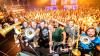Nach zwei schweißtreibenden Stunden waren alle klatschnass - Band und Besucher im Kemptener Parktheater.