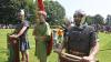 Wie sich römische Reiter und Legionäre auf einen Kampf vorbereiten, konnten die Besucher beim Römersommer im Archäologischen Park Cambodunum (APC) beobachten. Die Mitglieder der Legio 21 Rapax, eine internationale Gemeinschaft Gleichgesinnter mit Interesse an der römischen Antike, zeigten die Trainingsmethoden und Kampfarten und erzählten aus dem Leben eines römischen Soldaten.