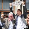 Mit dem FC Bayern gewinnt Manuel Neuer viele weitere Titel. Bis jetzt hat er mit den Bayern neunmal die deutsche Meisterschaft, fünfmal den DFB Pokal, zweimal die Champions League, sechsmal den deutschen Superpokal, zweimal den UEFA Supercup und zweimal die FIFA-Klub-Weltmeisterschaft gewonnen. Außerdem wurde Neuer zweimal Fußballer des Jahres in Deutschland und fünfmal Welttorhüter.