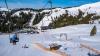 Auf Grasgehren, oberhalb des Riedbergpasses gelegen, teilt sich das Skigebiet auf zwei Seiten auf. Richtung Osten bringen ein Zweier-Sessel und ein Schlepplift Skifahrer den Berg hinauf. Auf der Westseite laufen zwei Schlepplifte nebeneinander. Insgesamt gibt es an den Ausläufern des Riedberger Horns elf Pisten, aufgeteilt auf elf Kilometer. Grasgehren gehört zu den schneesichersten Skigebieten im Allgäu.
