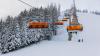 In Bolsterlang bringt eine Gondelbahn die Wintersportler bis kurz unter den Gipfel des Bolsterlanger Horns. Noch weiter hoch geht es mit einem Sechser-Sessellift auf den Weiherkopf (im Bild). Außerdem gibt es einen Zweier-Sessel. Die 17 Pistenkilometer sind größtenteils anspruchsvoll. Im Tal können sich Anfänger aber an zwei Schleppliften versuchen.