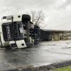Tornados haben eine Schneise der Verwüstung durch mehrere Bundesstaaten in den USA geschlagen und Dutzende Menschen das Leben gekostet. Die Bilder von dort erinnern an ein Kriegsgebiet.