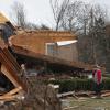 Tornados haben eine Schneise der Verwüstung durch mehrere Bundesstaaten in den USA geschlagen und Dutzende Menschen das Leben gekostet. Die Bilder von dort erinnern an ein Kriegsgebiet.