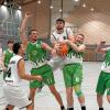 Offensiv gelang den Baskets (mit Marco Stampfer, Mitte in Weiß, und Josh Korn (links in Weiß) gegen Schrobenhausen zu wenig. 