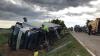 Bei Ebersbach (Landkreis) Ostallgäu ist ein mit Lebensmitteln beladener Lkw umgekippt